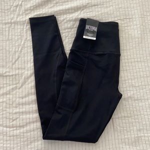 NEW with tag. XS Victoria’s Sport black leggings